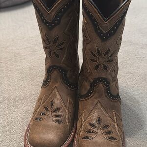 Laredo Brown Heeled Boots with Black Accents
